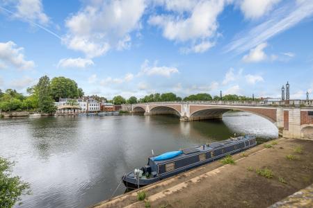 Moments from Hampton Court Bridge