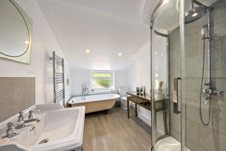 En-Suite Bathroom