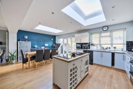 1354915-8-68dd642588