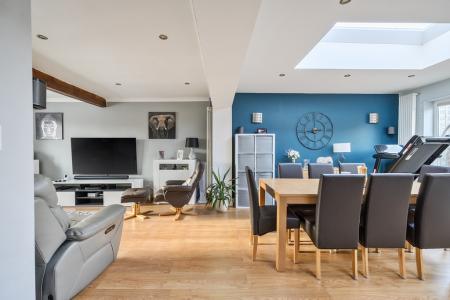 1354915-9-68dd643813