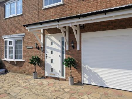 10 Moorfield Front Pic 2.jpg