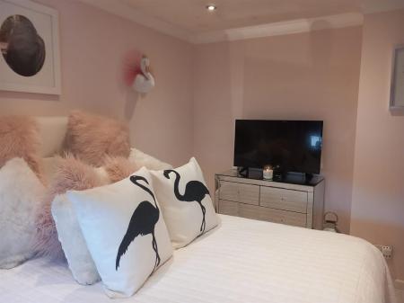 Main Bedroom - 4.jpg