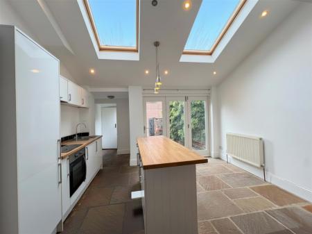 11 darnborough kitchen close.png