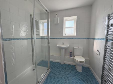 123 BRAILSFORD CRESCENT Bathroom.png