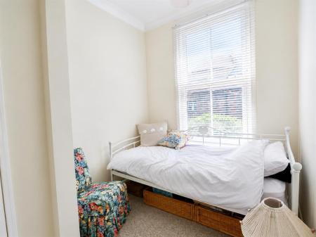 Fairfax - bedroom 2.png