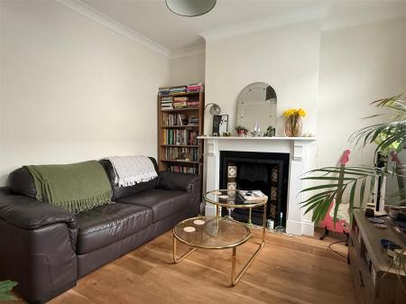 Lounge 2.jpg