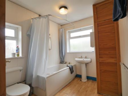 bathroom dringhouses.png