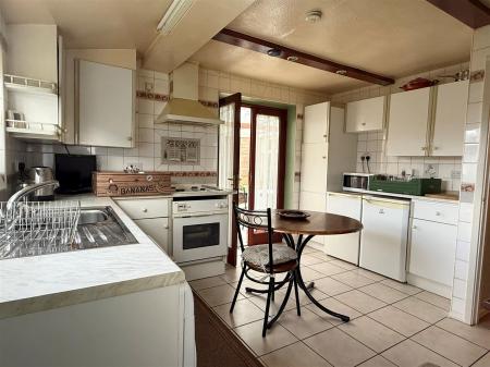 Kitchen 3.jpg