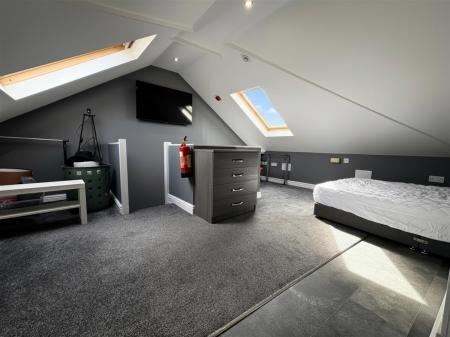 loft room 2 Gordon Street.png