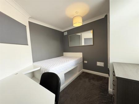 bedroom gordon street 4.png