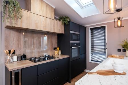 Kitchen 2.jpg