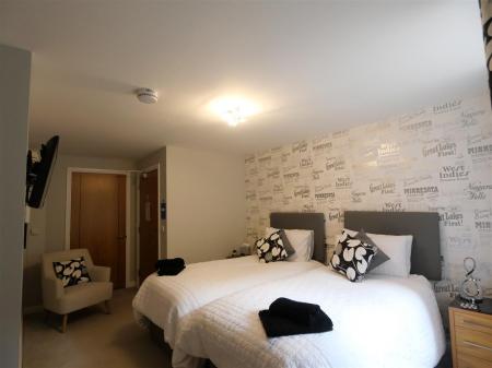 Guest bedroom.JPG