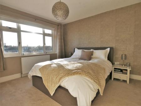 bedroom 1.JPG