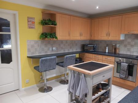 Kitchen 2.jpg