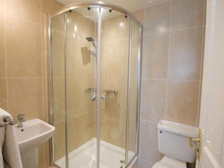 New - En-suite.JPG