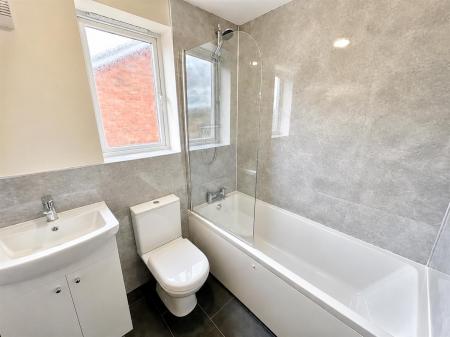 43 - Tamworth - brightened bathroom.png