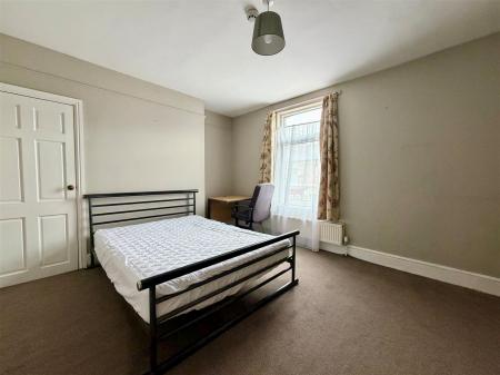 Bedroom 1.jpg