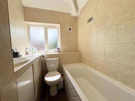 Bathroom 2 64 Hull Road.png