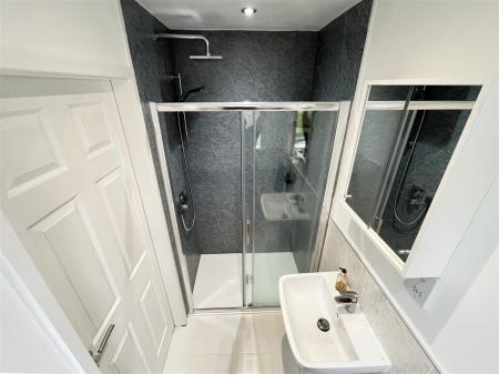 En-suite 2.jpg