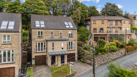 30 Martin Green Lane, HX4 8JJ-1.jpg