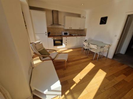 WhatsApp Image 2025-04-02 at 13.05.18_0730a637.jpg