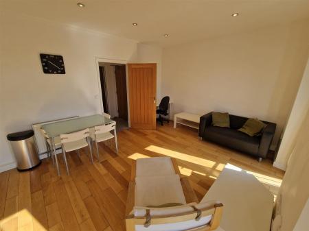 WhatsApp Image 2025-04-02 at 13.05.18_dfd00cd4.jpg