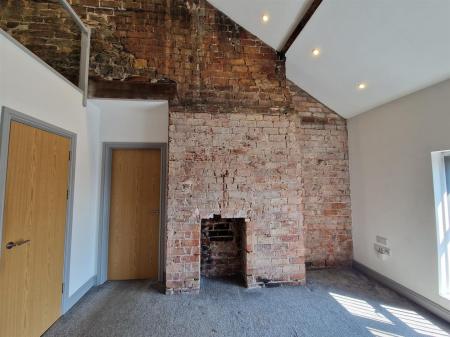 WhatsApp Image 2025-04-11 at 14.50.05_fd41be4d.jpg