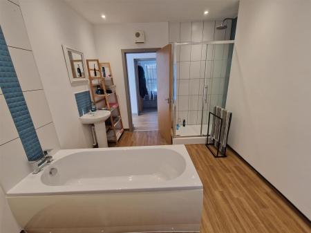 WhatsApp Image 2025-06-11 at 16.04.01_200a6704.jpg