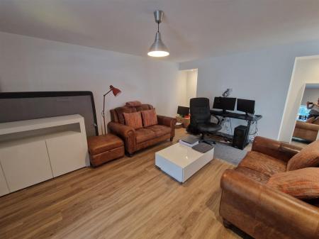 WhatsApp Image 2025-06-11 at 16.04.01_c7e0e7a6.jpg