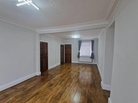 WhatsApp Image 2025-08-20 at 14.52.18_cf59d587.jpg