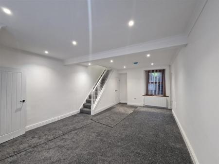 WhatsApp Image 2025-11-05 at 16.07.19_e0caaf2f.jpg