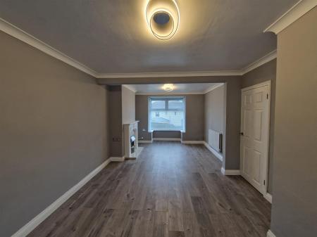 WhatsApp Image 2025-11-26 at 14.12.42_131e205c.jpg