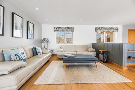 Open Plan Living/Dining Area