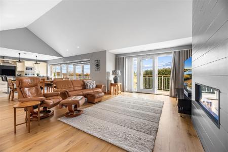 Open Plan Living/Dining Area