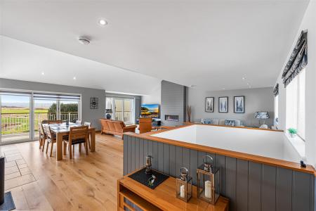 Open Plan Living/Dining Area