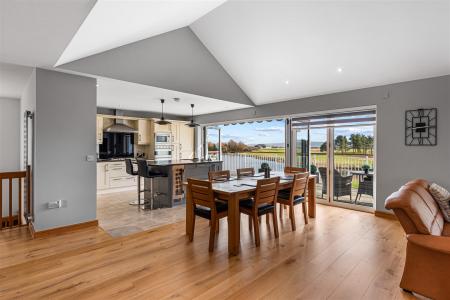 Open Plan Living/Dining Area
