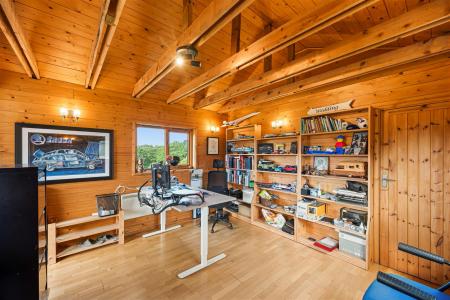 Oaktree Cabin