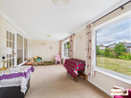 Sitting Room/Dining Room