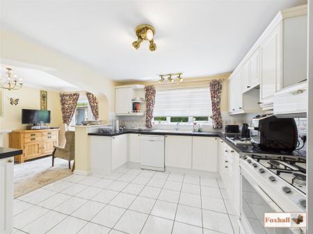 Kitchen/Breakfast Room