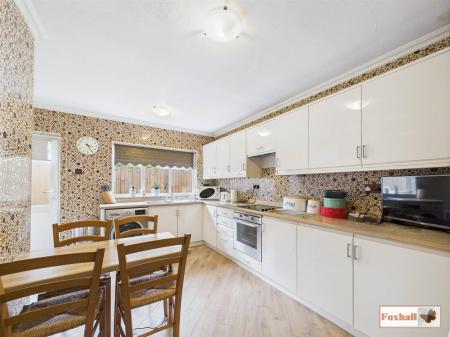 Kitchen / Breakfast Room