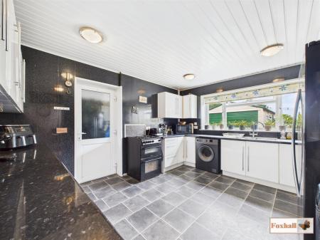 Kitchen / Breakfast Room