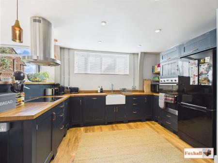 Kitchen / Dining / Lounge Area