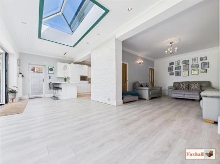 Living / Dining Area