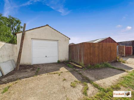 Double Garage / Workshop