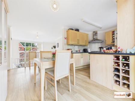 Kitchen / Dining Area