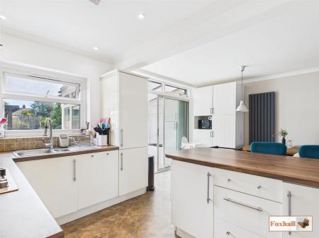 Kitchen / Dining Area