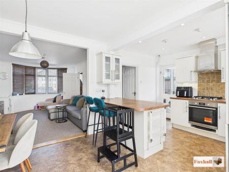 Kitchen / Dining Area