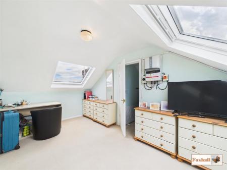 Walk-in Closet / Further Office