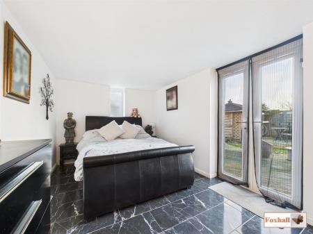 Outbuilding / Snug/Office/Study