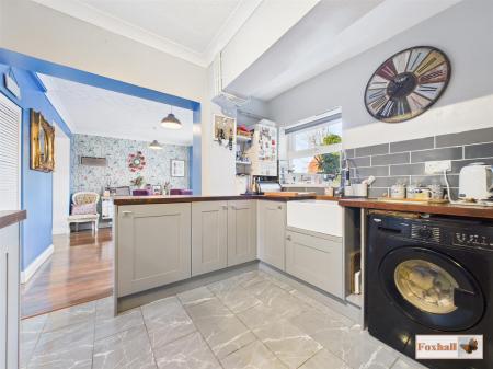 Open Plan Kitchen / Dining Area